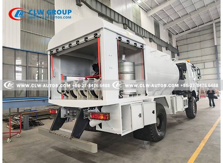 HOWO 4WD 10m³ Lube Refueler Truck