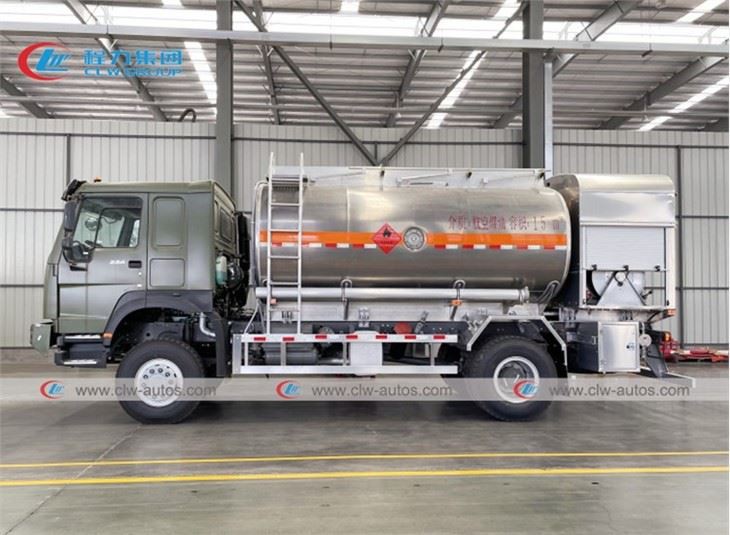 HOWO 4x4 15000L Aviation Jet A1 Refueling Tank Truck