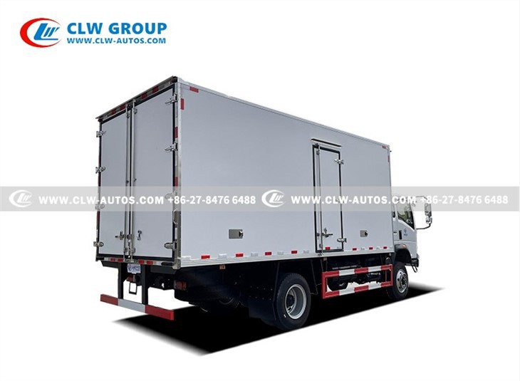 HOWO 4x4 Off Road 8Tons Refrigerator Truck With Thermo King Freezer
