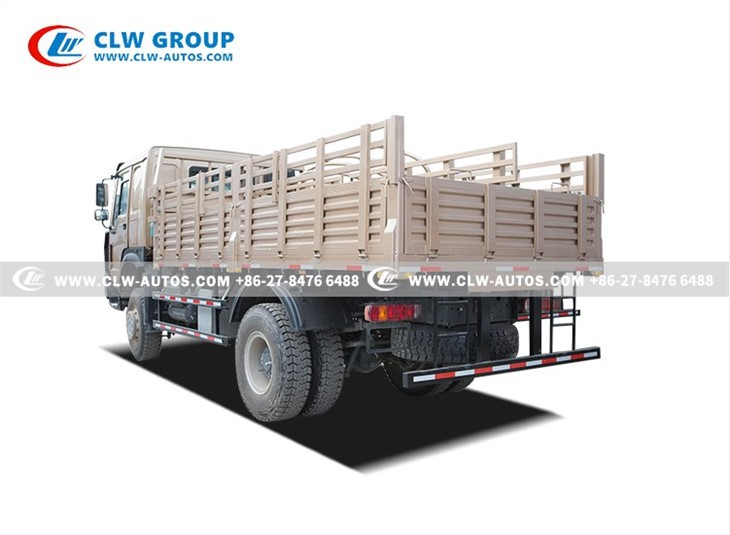 HOWO 4X4 Off Road Troop Carrier With Tarpaulin
