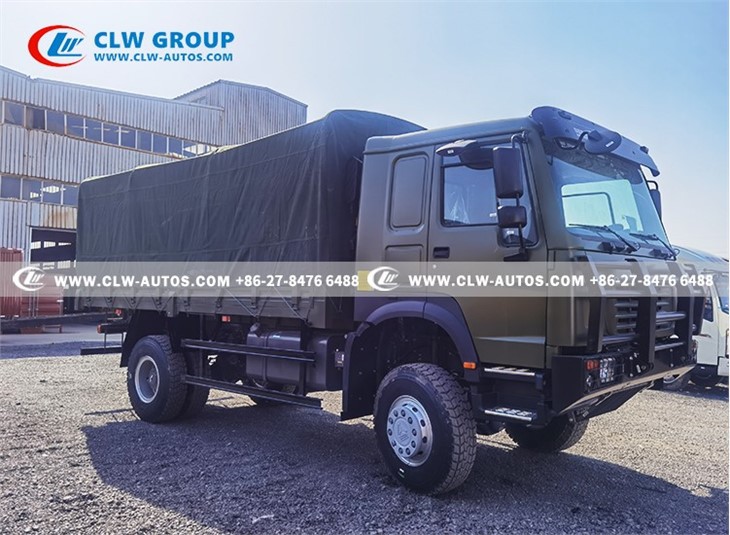 HOWO 4X4 Off Road Troop Carrier With Tarpaulin