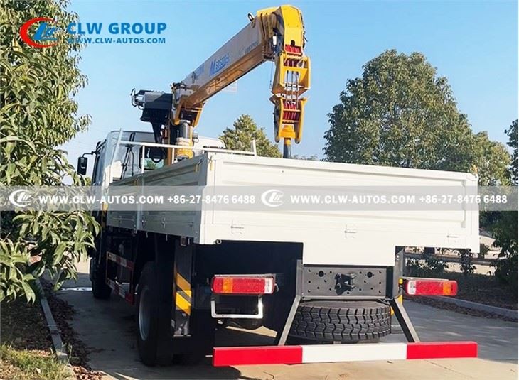 HOWO 4X4 Truck With 8Tons Straight Boom XCMG Crane