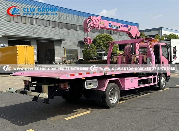 HOWO 5 Tons Wrecker Truck With 5 Tons Crane