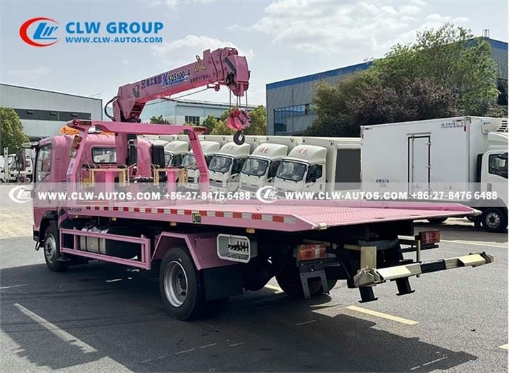 HOWO 5 Tons Wrecker Truck With 5 Tons Crane