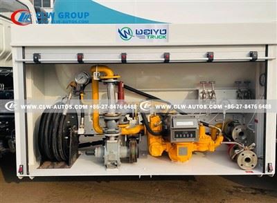 HOWO 5000 Liter LPG Bobtail Truck For Cooking Cylinder Refiiling