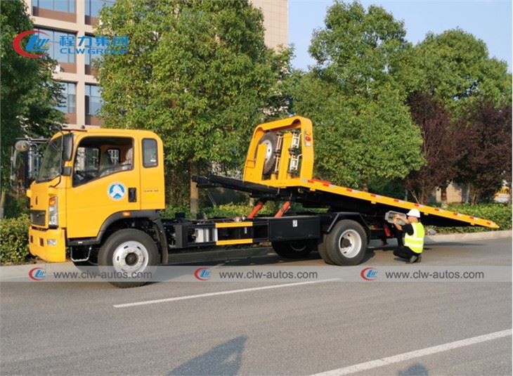 HOWO 5Tons Road Wrecker Flatbed Towing Truck