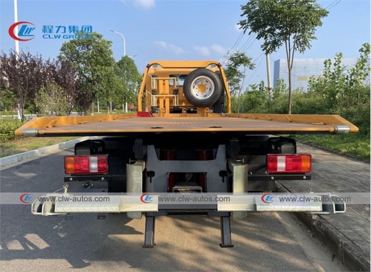 HOWO 5Tons Road Wrecker Flatbed Towing Truck