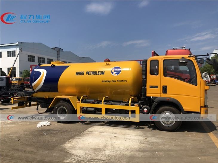 HOWO 8000Liters LPG Bobtail Truck