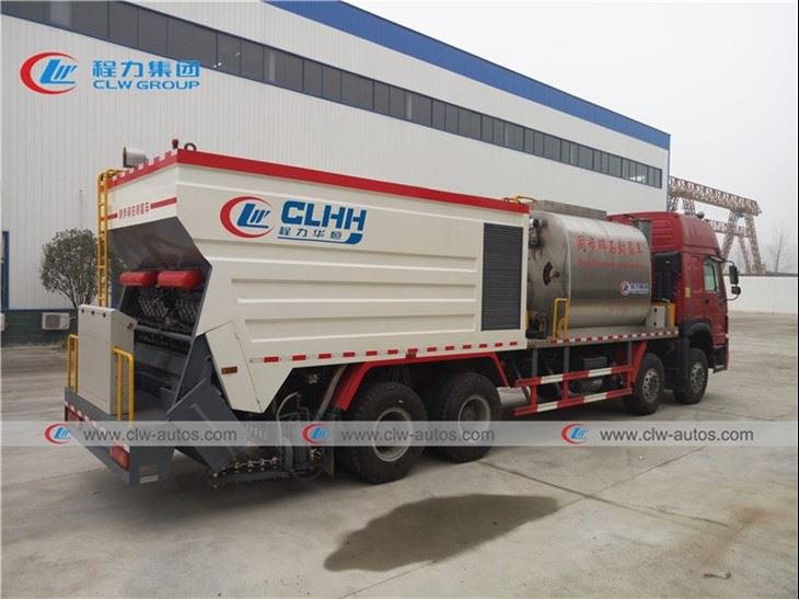 Howo 8X4 371HP Synchronous Chip Sealer Truck