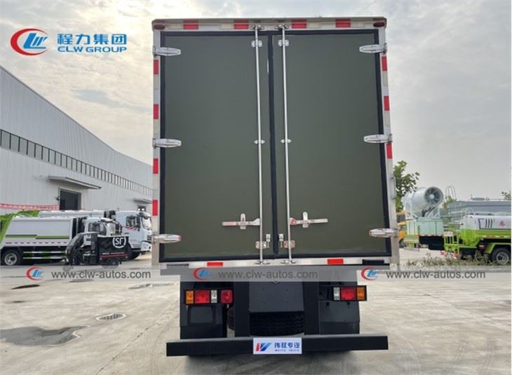HOWO All Wheel Drive 5Tons Refrigerated Truck