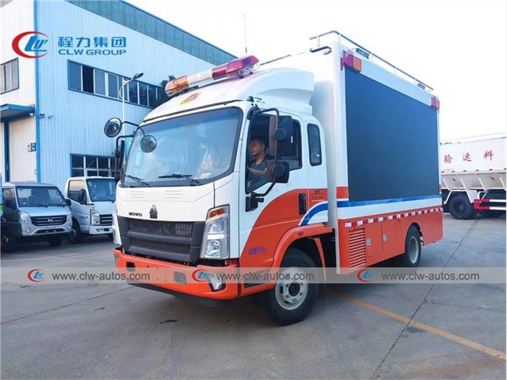Howo P5 LED Advertisement Truck With Hydraulic Rear Plate