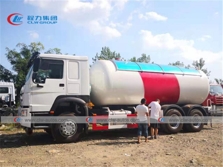 【Aug.2019】To Djibouti-2 units of Howo 10Tons LPG Dispenser Trucks