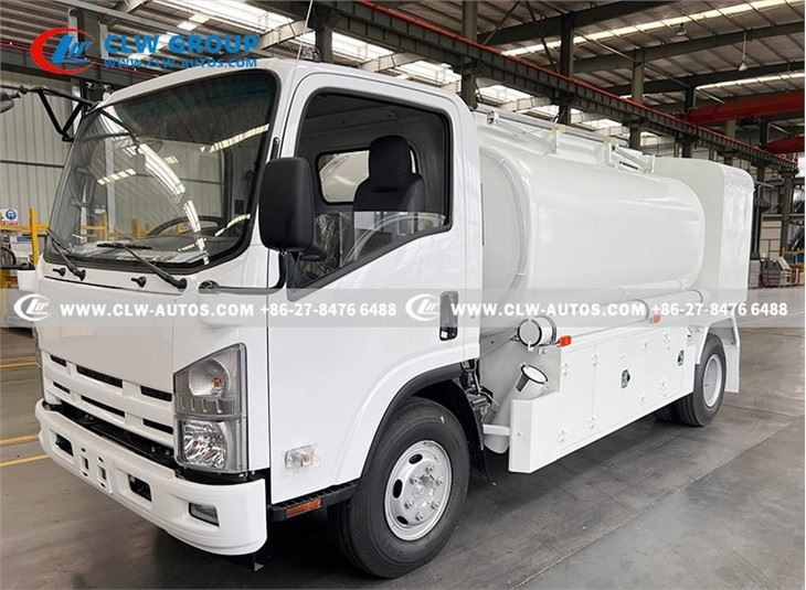 ISUZU FRR 6000 Liters Fuel Refilling Truck With Double Oil Dispenser