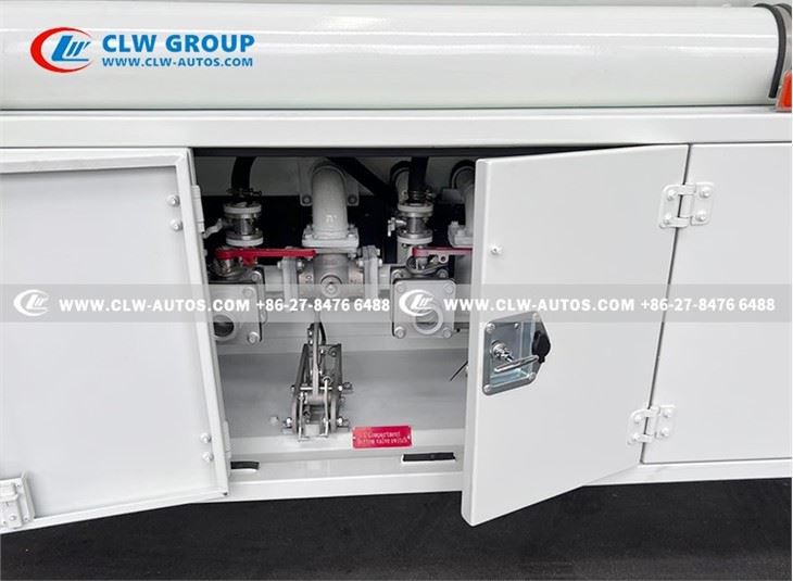 ISUZU FRR 6000 Liters Fuel Refilling Truck With Double Oil Dispenser