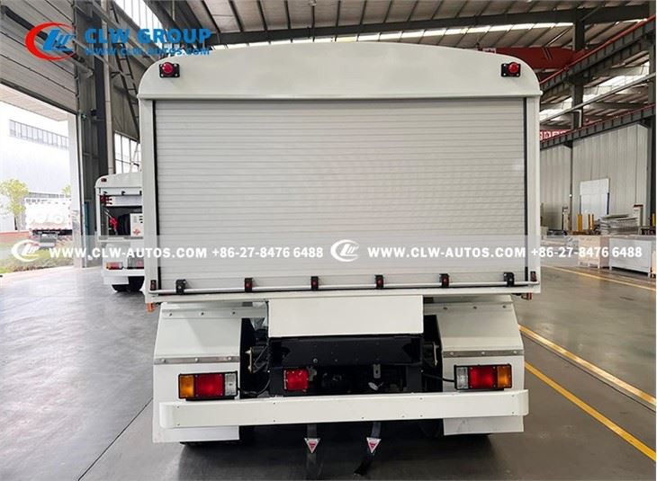 ISUZU FRR 6000 Liters Fuel Refilling Truck With Double Oil Dispenser