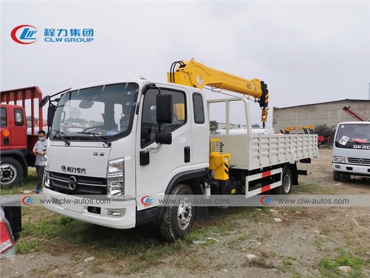 Kama 5MT Telescopic Boom Crane Truck With 5meters Cargo Box