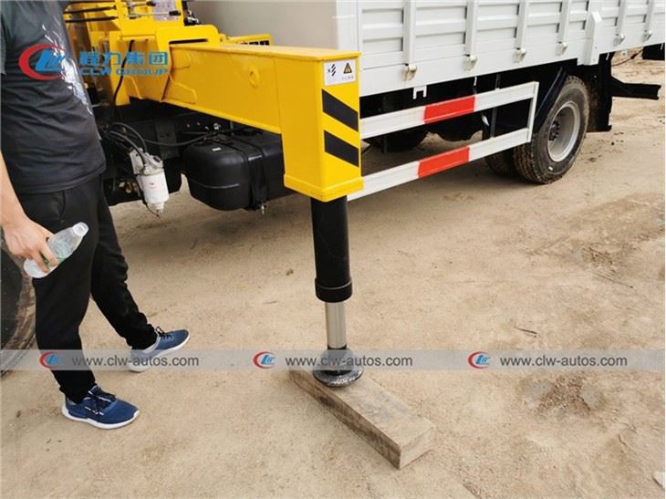 Kama 5MT Telescopic Boom Crane Truck With 5meters Cargo Box
