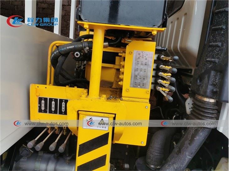 Kama 5MT Telescopic Boom Crane Truck With 5meters Cargo Box