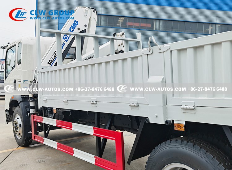 HOWO 3 Ton Crane Truck 9