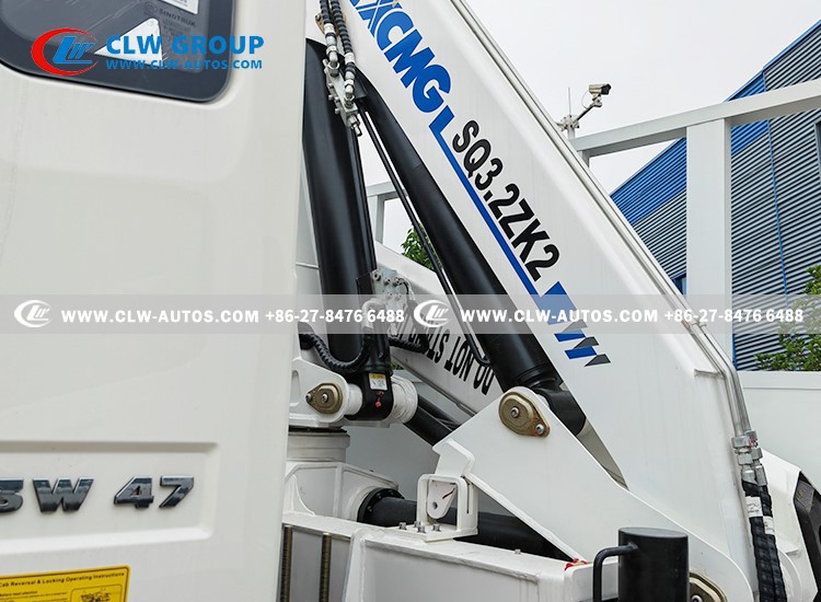 HOWO 3 Ton Crane Truck 12