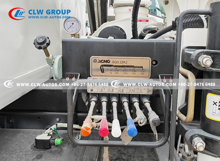 HOWO 3 Ton Crane Truck 10