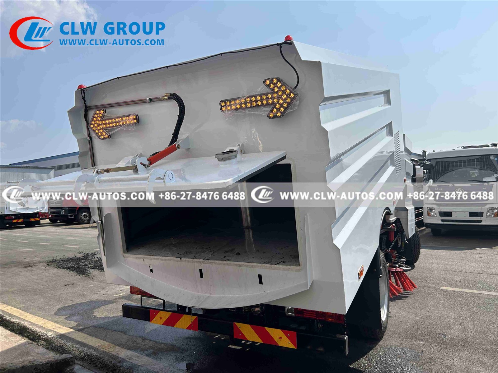 FAW Street Sweeper Truck Detailed Photos 1