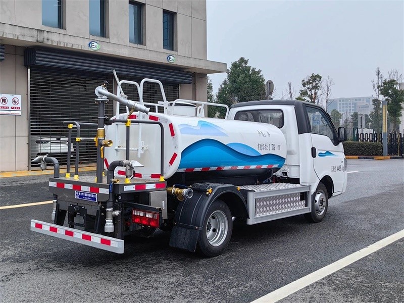 Water Sprinkler Truck 7