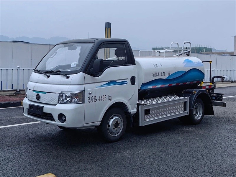 Water Sprinkler Truck 1