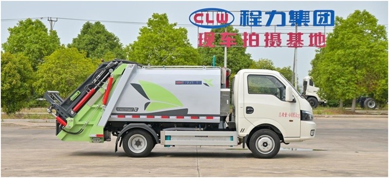compressed garbage truck 1