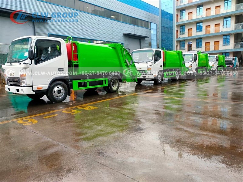 Garbage Compactor Truck