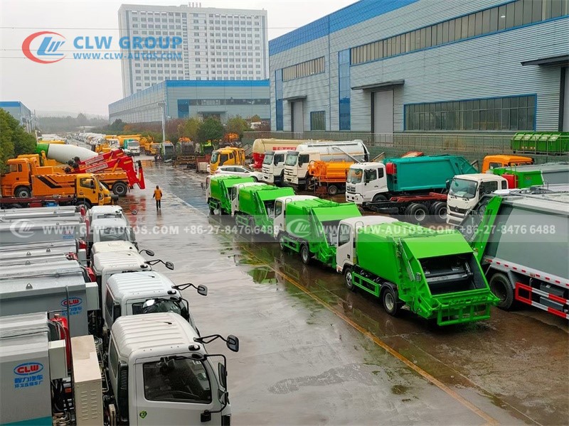 Refuse Compactor Truck