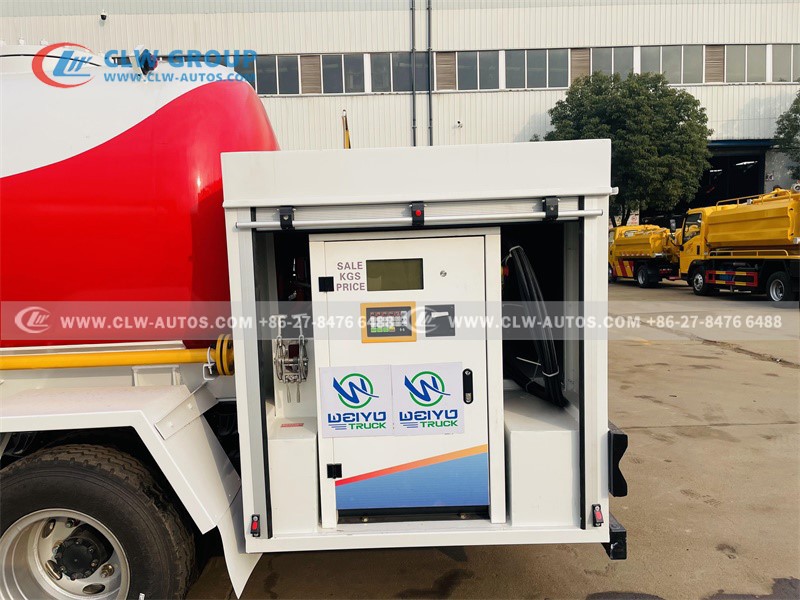 LPG Bobtail truck