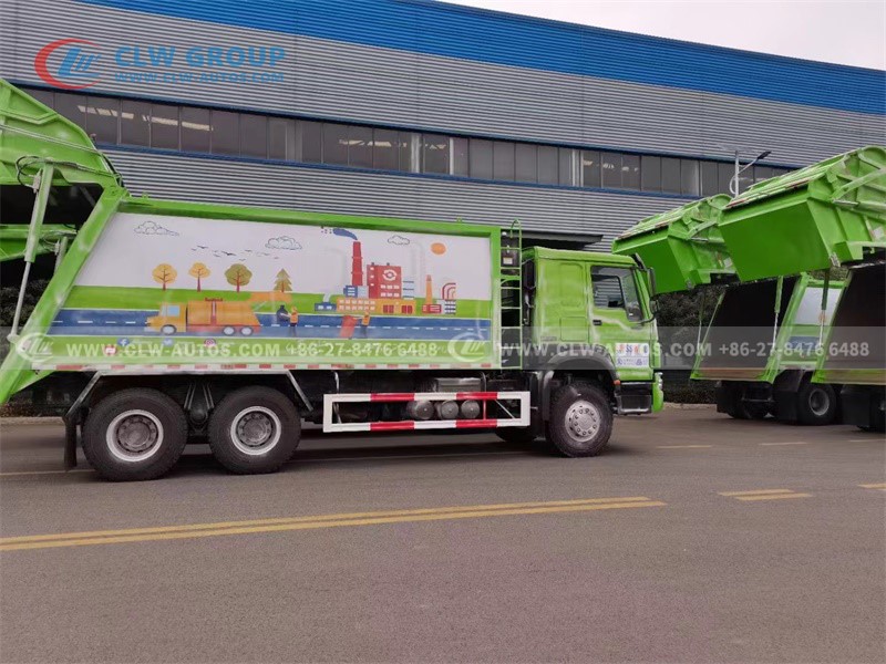 Garbage Compactor Truck