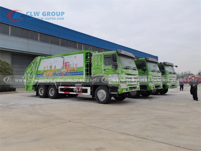 Refuse Compactor Truck