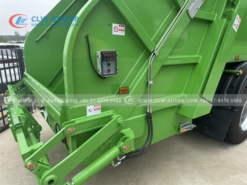 Refuse Compactor Truck