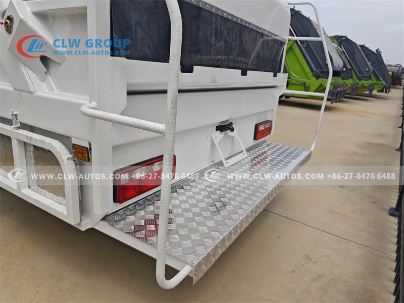 Garbage Compactor Truck