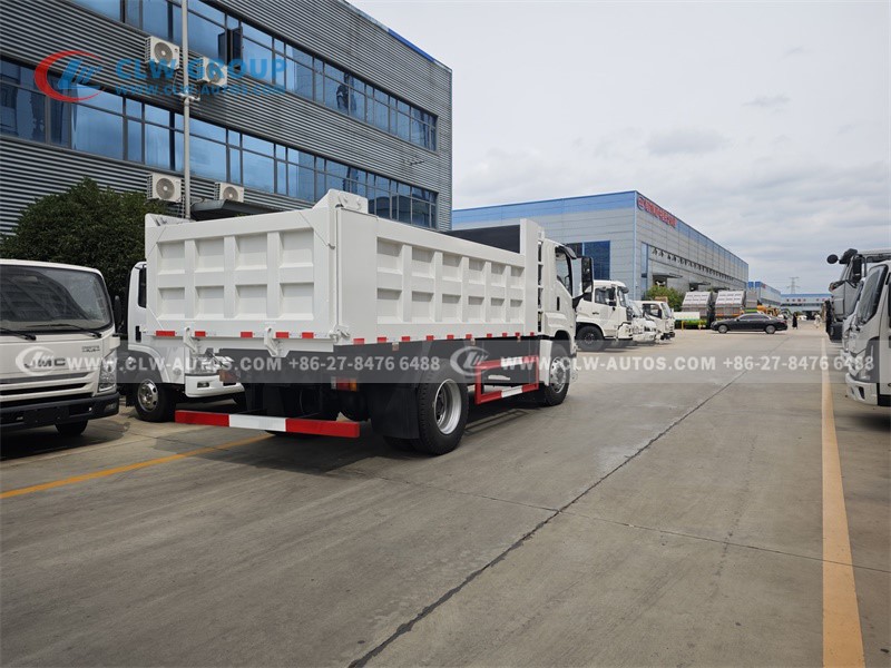 DUMP TRUCK