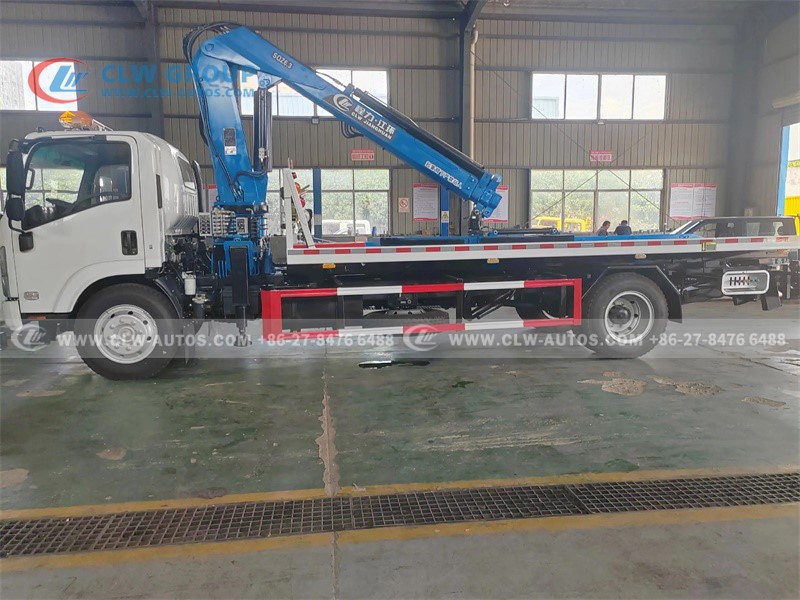 Tow Truck with Hydraulic Crane