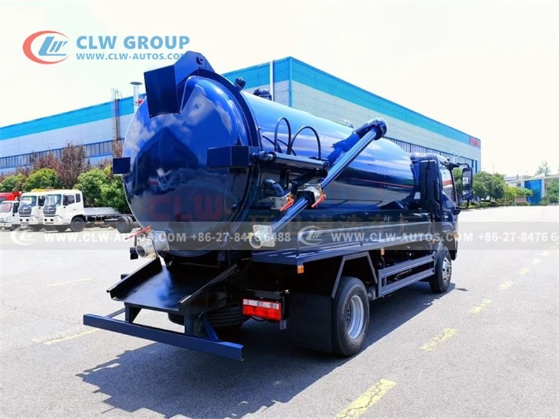 Vacuum Sewage Truck