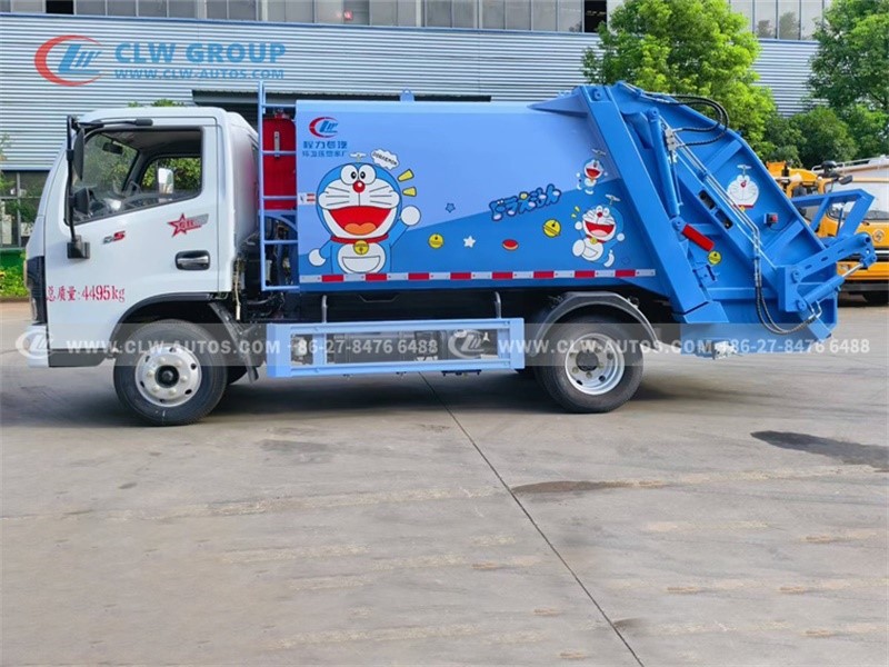 Refuse Compactor Truck