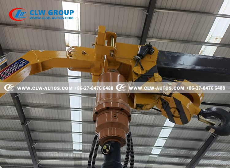 8FTR 4x2 crane truck