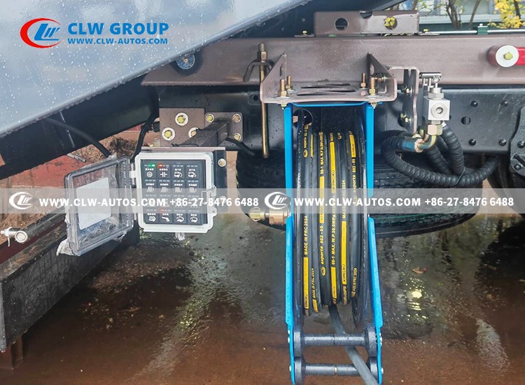 10ISUZU KV800 4x2 150hp Washing and Sweeping Truck 10ISUZU KV800 4x2 150hp Washing and Sweeping Truck