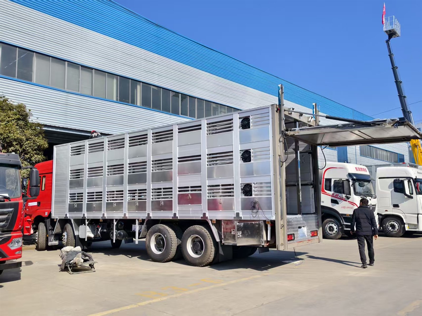livestock truck Hydraulic lifting system
