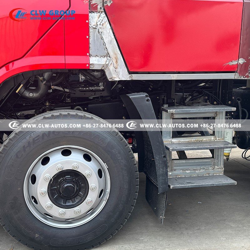 18ISUZU 6X4 GIGA VC66 15CBM Foam Fire Truck-tire