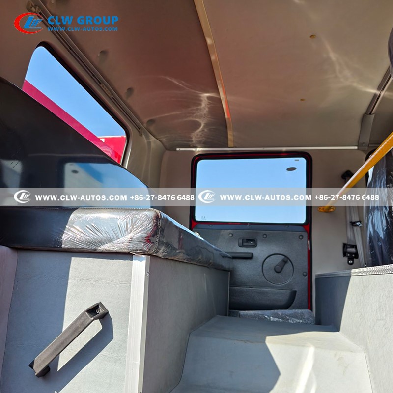 15ISUZU 6X4 GIGA VC66 15CBM Foam Fire Truck-cabin