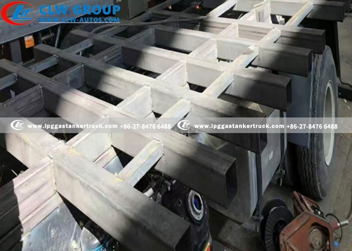 6x4 35t flat bed transport truck for carrying excavators 6x4 35t flat bed transport truck for carrying excavators