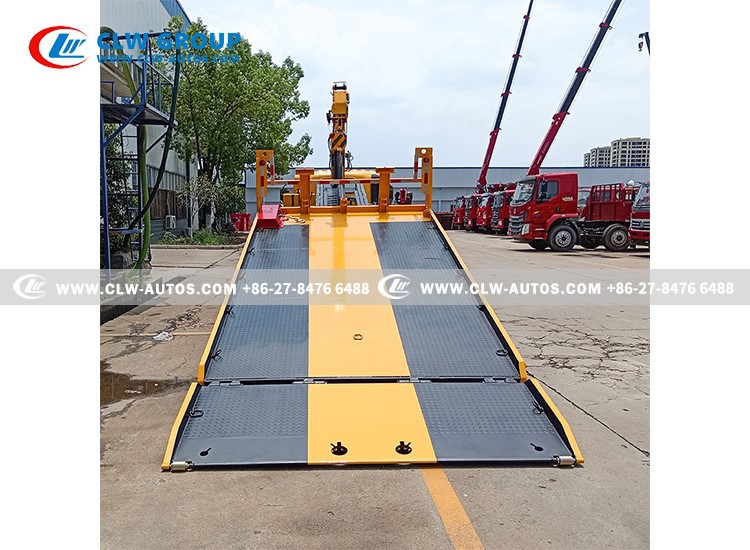 Flatbed Wrecker with crane
