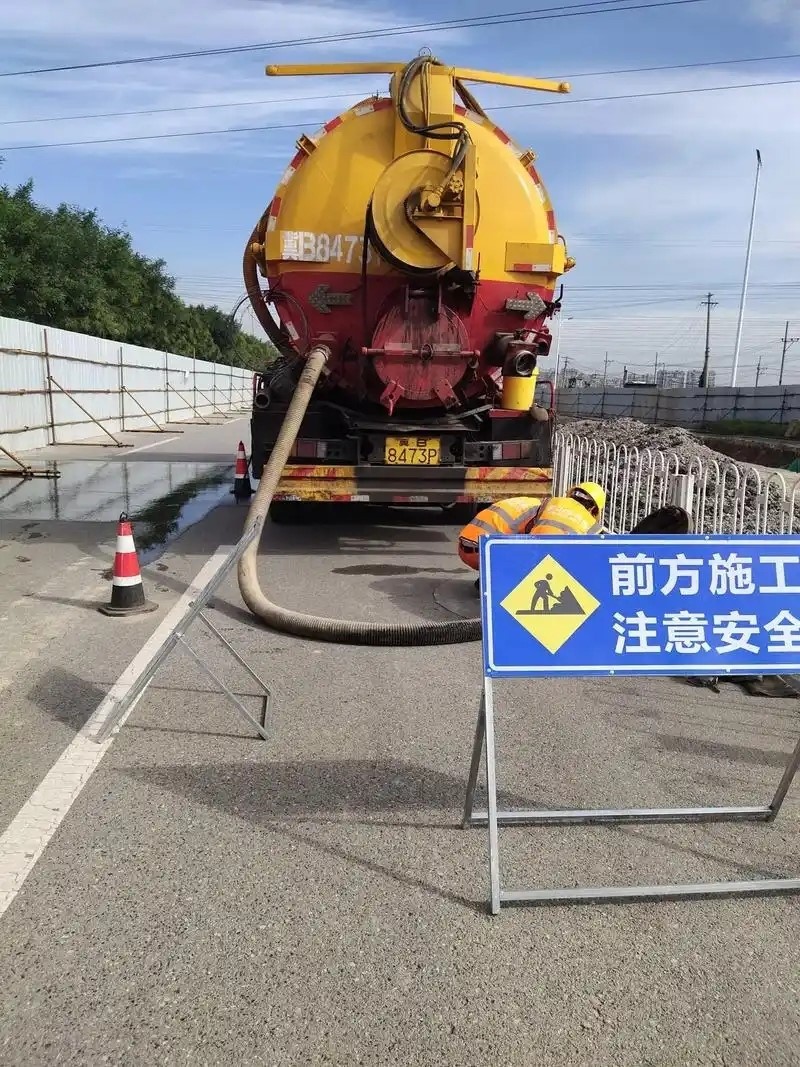 Sewage suction truck3webp1