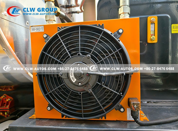 Automatic Cleaning Asphalt Sprayer Truck