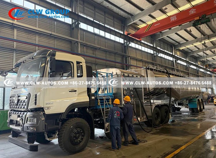 Aircraft Refueller with Lifting Platform